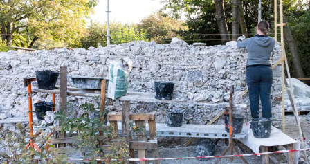 Ce mur en réfection, près de l’impasse Gobétue, se situe entre deux jardins associatifs.